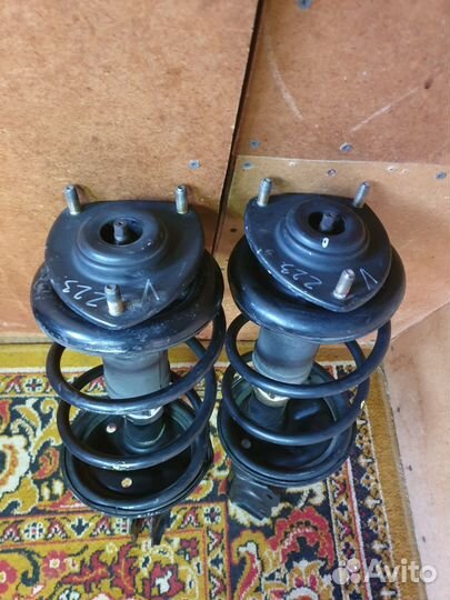 Стойка амортизатора передняя,митсубиши кольт