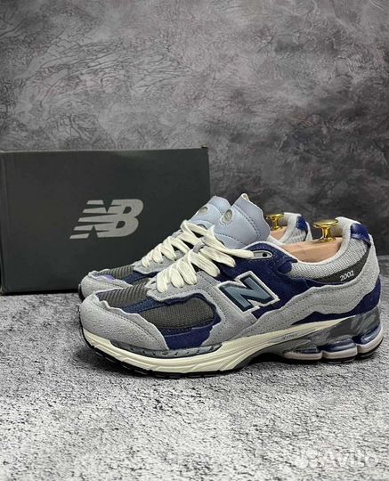 New balance 2002r