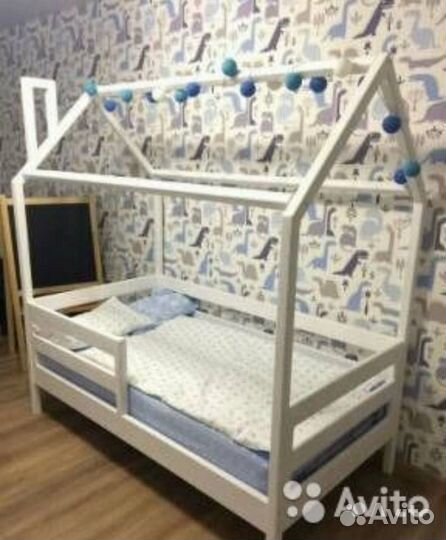 Детская кровать домик из массива цены от
