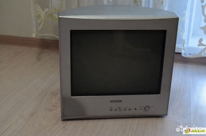 Телевизор samsung 37 см отличный
