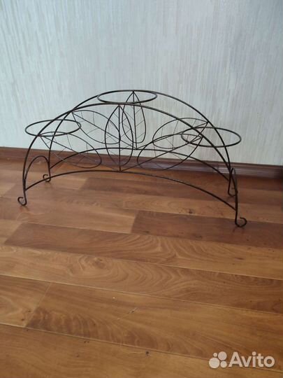 Подставка под цветы металлическая