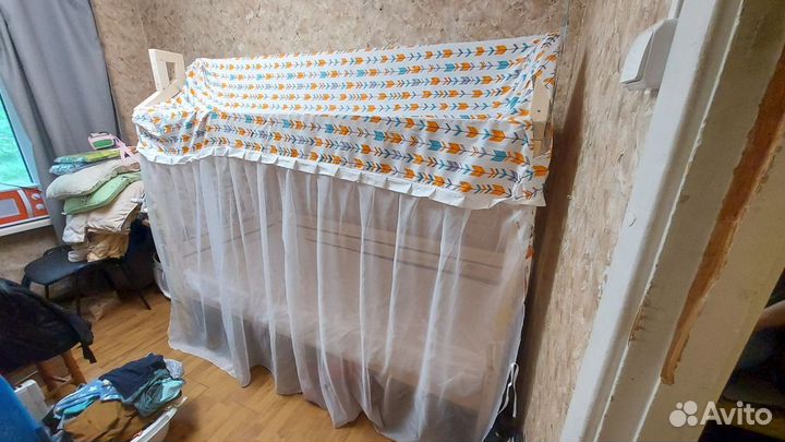 Детская кровать домик с балдахином массив сосны бу