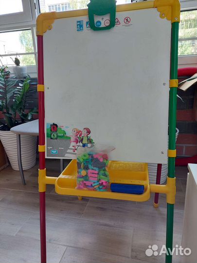 Мольберт Nika и много магнитов