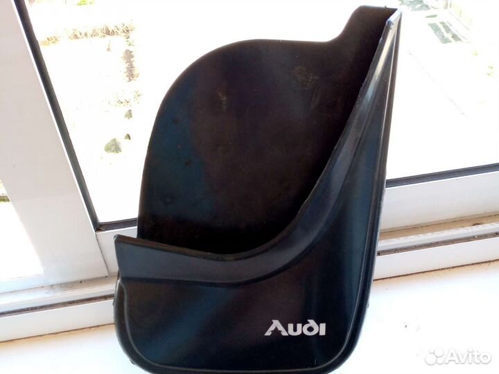 Брызговик передний Ауди