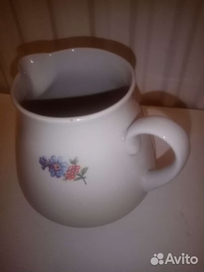 Фарфоровый молочник