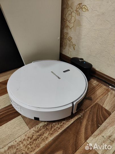 Робот-пылесос Redmond RV-R450