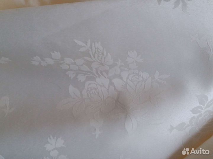 Нарядная шелковая скатерть+18 салфеток