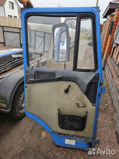 Дверь водительская и капот от урала 63685