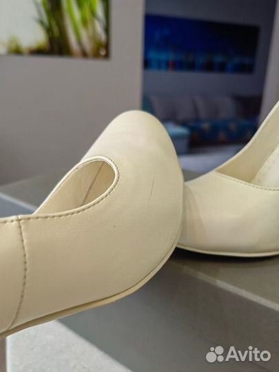 Туфли женские 37 размер белые