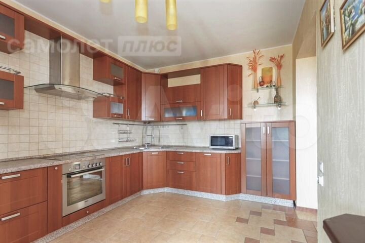 3-к. квартира, 82 м², 12/18 эт.