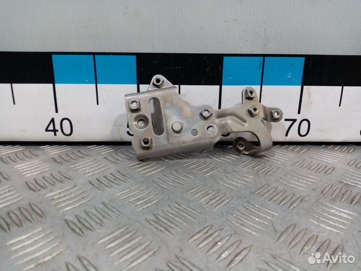 Б/У Кронштейн#001