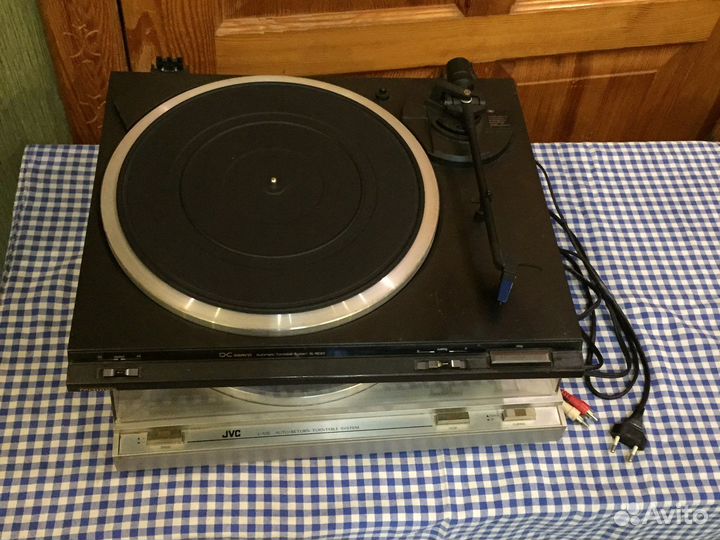 Проигрыватель винила JVC L-A10