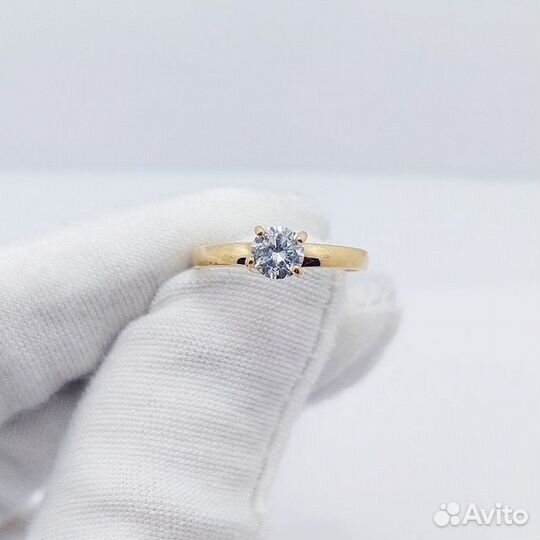 Золотое кольцо с камнем 16,5р