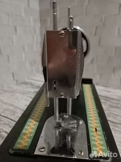 Детская швейная машинка