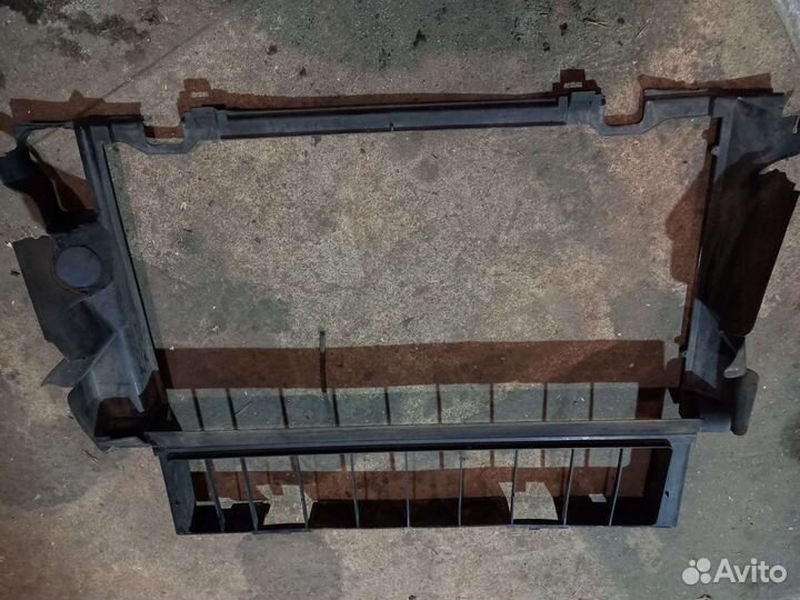 Кожух радиатора Mercedes W210