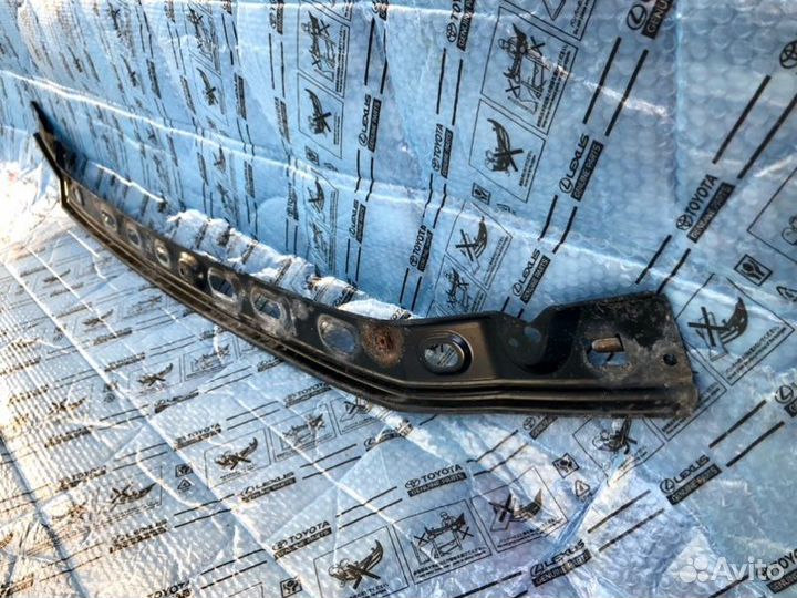 Кронштейн бампера передний Toyota Lc 200 2008-2011