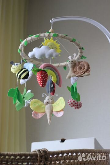 Мобиль в кроватку из фетра