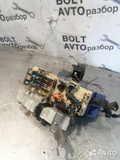 Блок предохранителей салонный Toyota Carina E