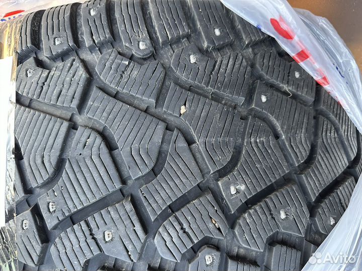 Pirelli Winter Ice Zero 275/40 R21 и 305/35 R21