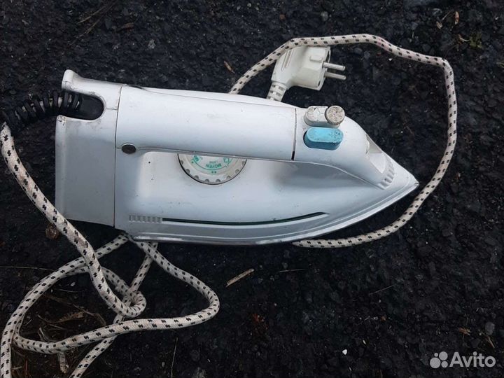 Утюг электрический с отпариванием Tomado