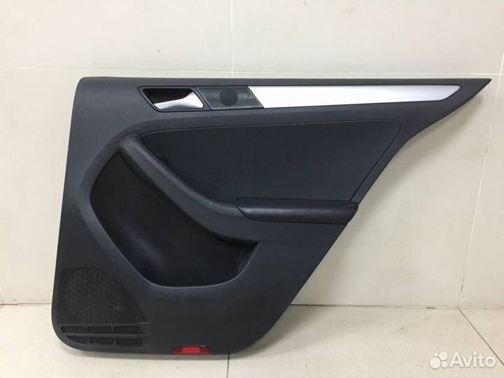 Обшивка двери задней правой Volkswagen Jetta 5K 20