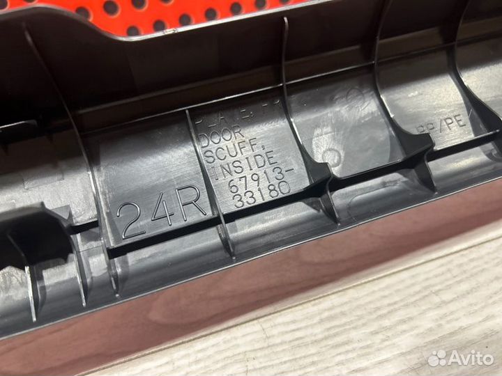 Накладка порога передняя правая Lexus Es axzh10