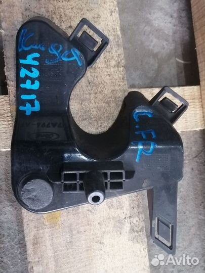 Кронштейн бампера переднего левый Ford Kuga 1