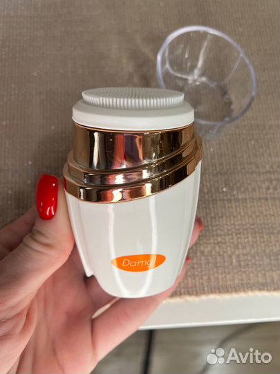 Щеточка новая для умывания и очищения лица