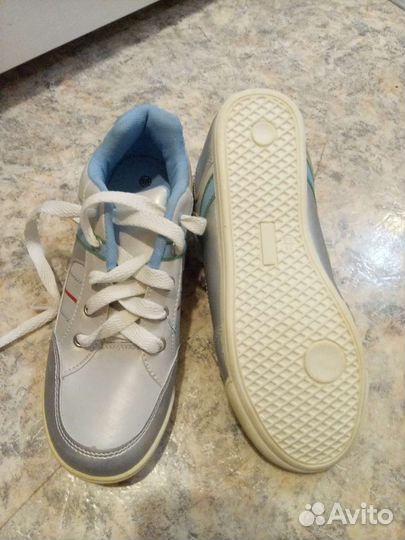 Кроссовки для девочки