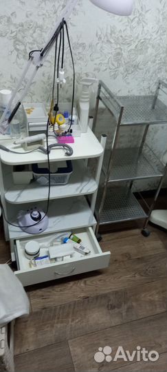 Тележка на колесиках