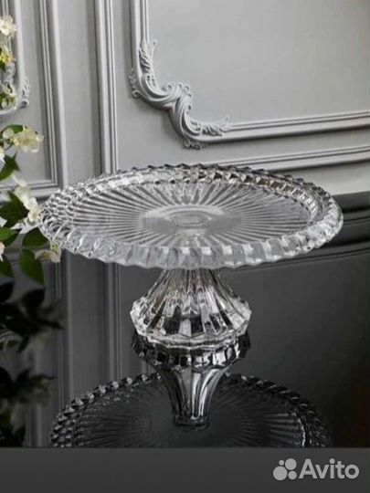 Тортница на ножке