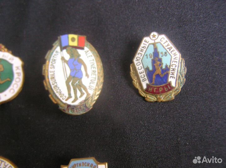 5 спортивных значков 50-х годов 20 века