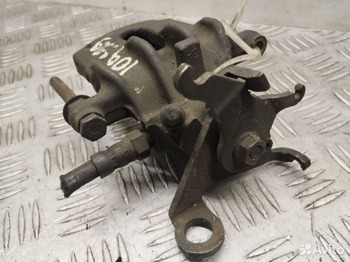 Суппорт задний правый Ford Focus 1