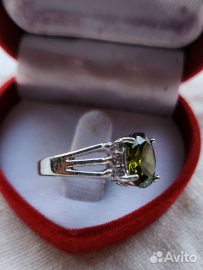 Кольцо с перидотом