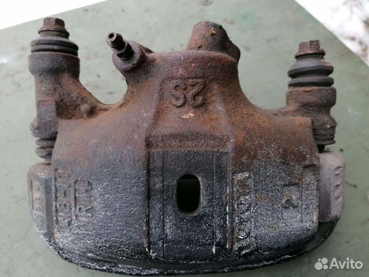 Суппорт toyota правый