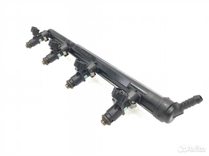 Топливная рейка Skoda Octavia 1.6 cwva 2018