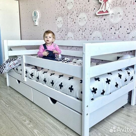 Кроватка из натурального дерева софа детская с бор