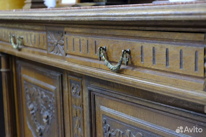 Антикварный дубовый буфет