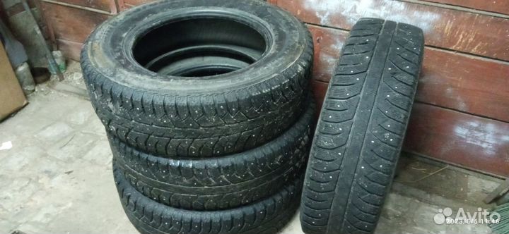 Bridgestone Ice Cruiser 7000 215/70 R16 100T