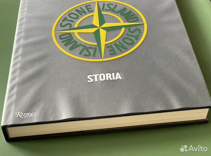 Новая книга Stone Island storia