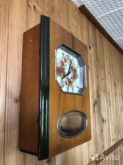 Часы янтарь настенные с боем