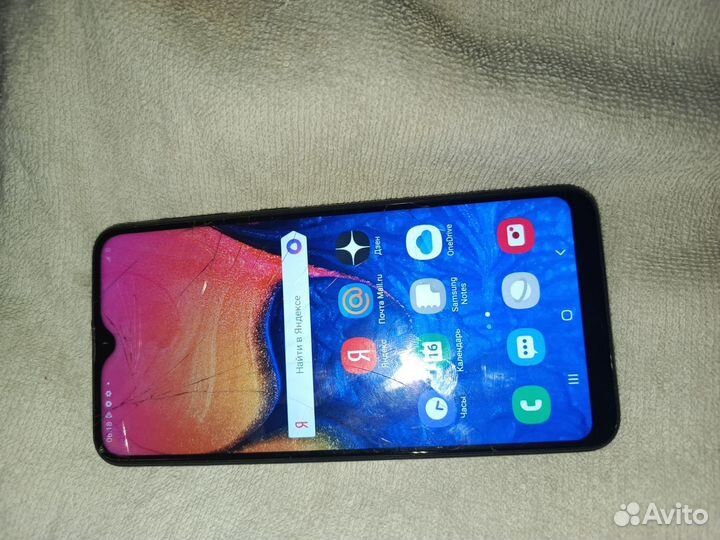 Samsung Galaxy A10, 2/32 ГБ