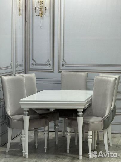 Стол и стулья
