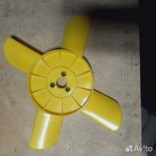 Крыльчатка помпы радиатора желтая 4-лопастная для