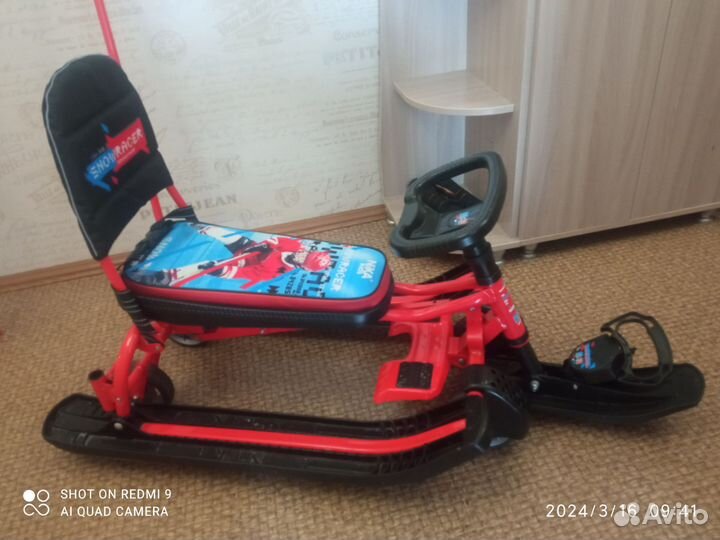 Детский снегокат с ручкой и колесами