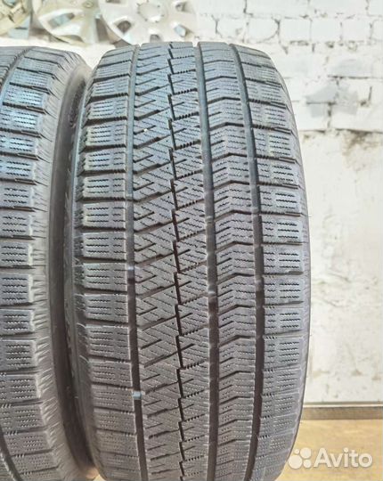 Bridgestone Blizzak VRX2 205/50 R17 93Q