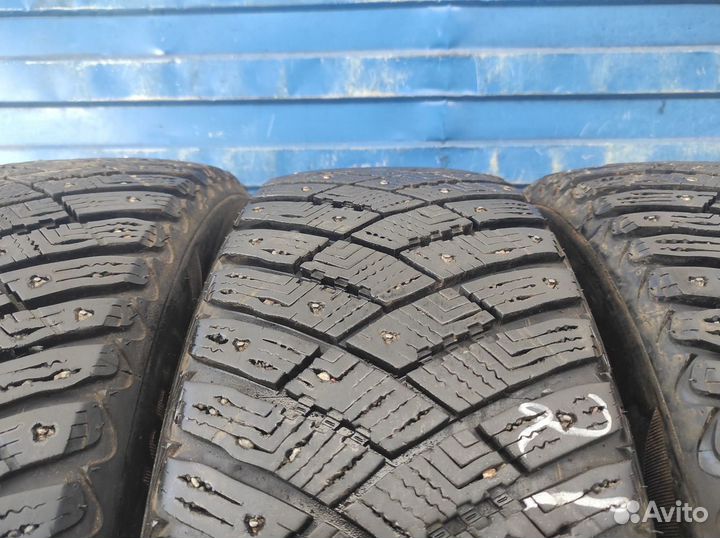 Goodyear Ultragrip Ice Arctic 215/60 R16 99T