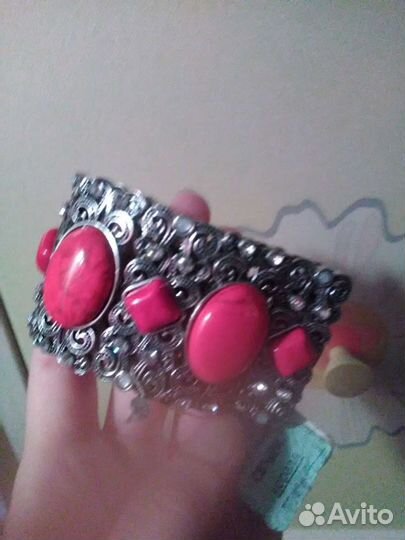Браслет из мельхиора и коралла