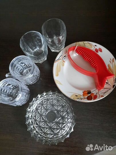 Кухонная посуда, мало б.у, есть тарелки, чашки