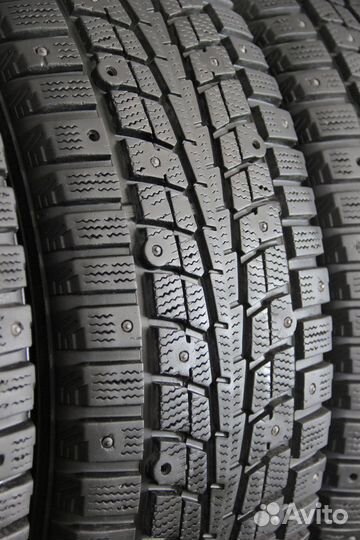 Dunlop SP Winter Ice 02 215/65 R16